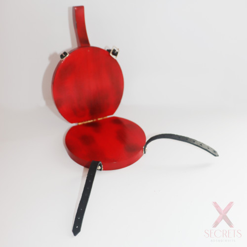 PRENSA TESTICULAR DE MADERA "APLASTAHUEVOS" CON SOPORTE DE FIJACIÓN PARA EL PENE PRENSA TESTICULAR DE MADERA "APLASTAHUEVOS" CON SOPORTE DE FIJACIÓN PARA EL PENE
