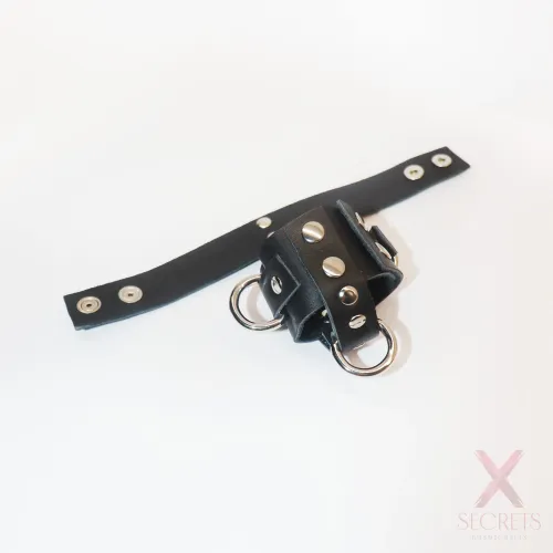 ARNES CBT DE CUERO CON SEPARADOR TESTICULAR Y ANCLAJES D-RING ARNES CBT DE CUERO CON SEPARADOR TESTICULAR Y ANCLAJES D-RING