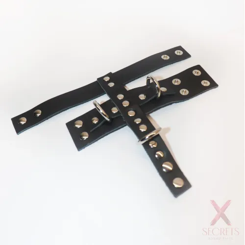 ARNES CBT DE CUERO CON SEPARADOR TESTICULAR Y ANCLAJES D-RING ARNES CBT DE CUERO CON SEPARADOR TESTICULAR Y ANCLAJES D-RING