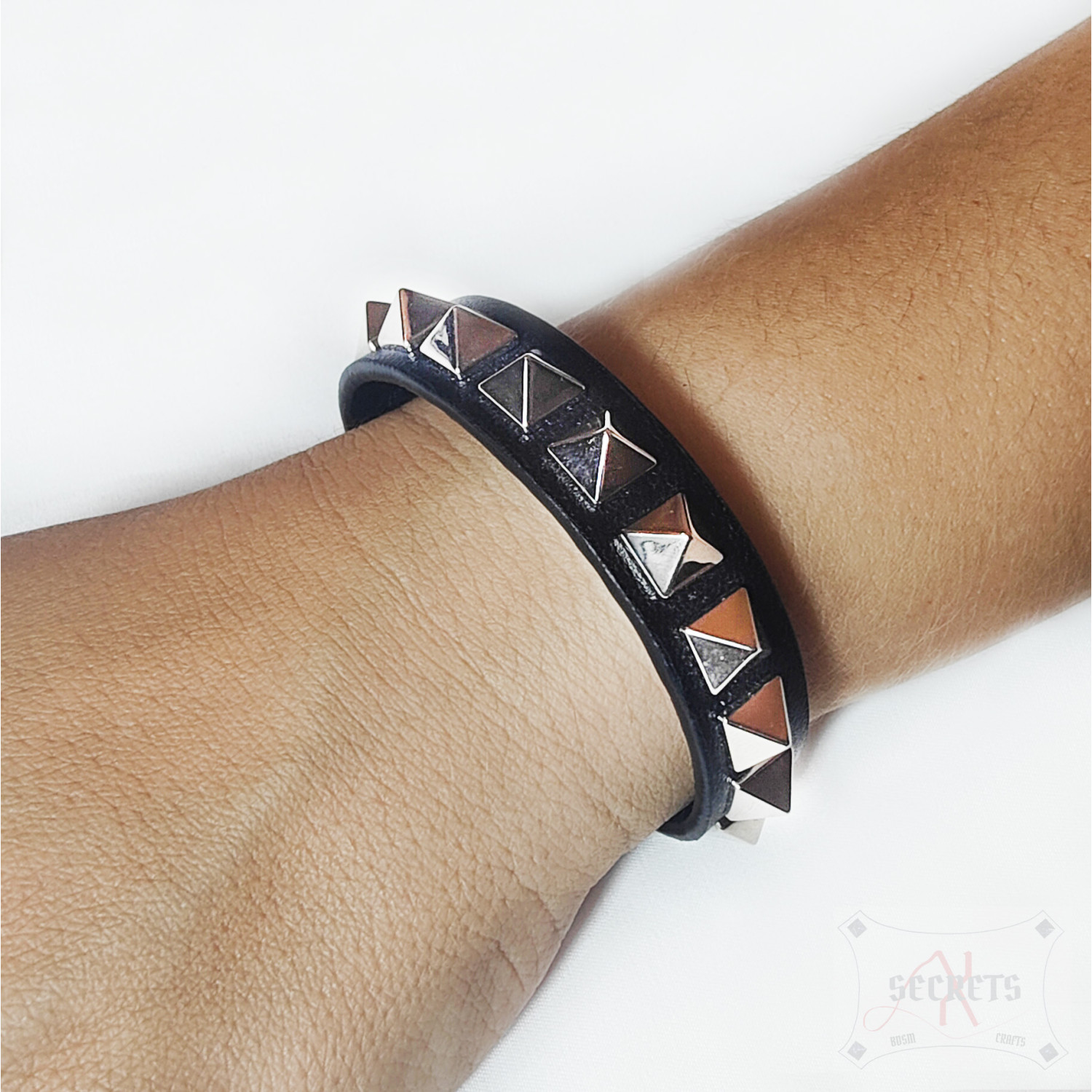 BRAZALETE PIRAMIDES SIMPLE BRAZALETE PIRAMIDES SIMPLE