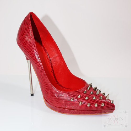 LADY FENIX IN MANHATTAN SPIKES LADY FENIX IN MANHATTAN SPIKES