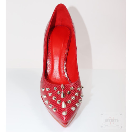 LADY FENIX IN MANHATTAN SPIKES LADY FENIX IN MANHATTAN SPIKES