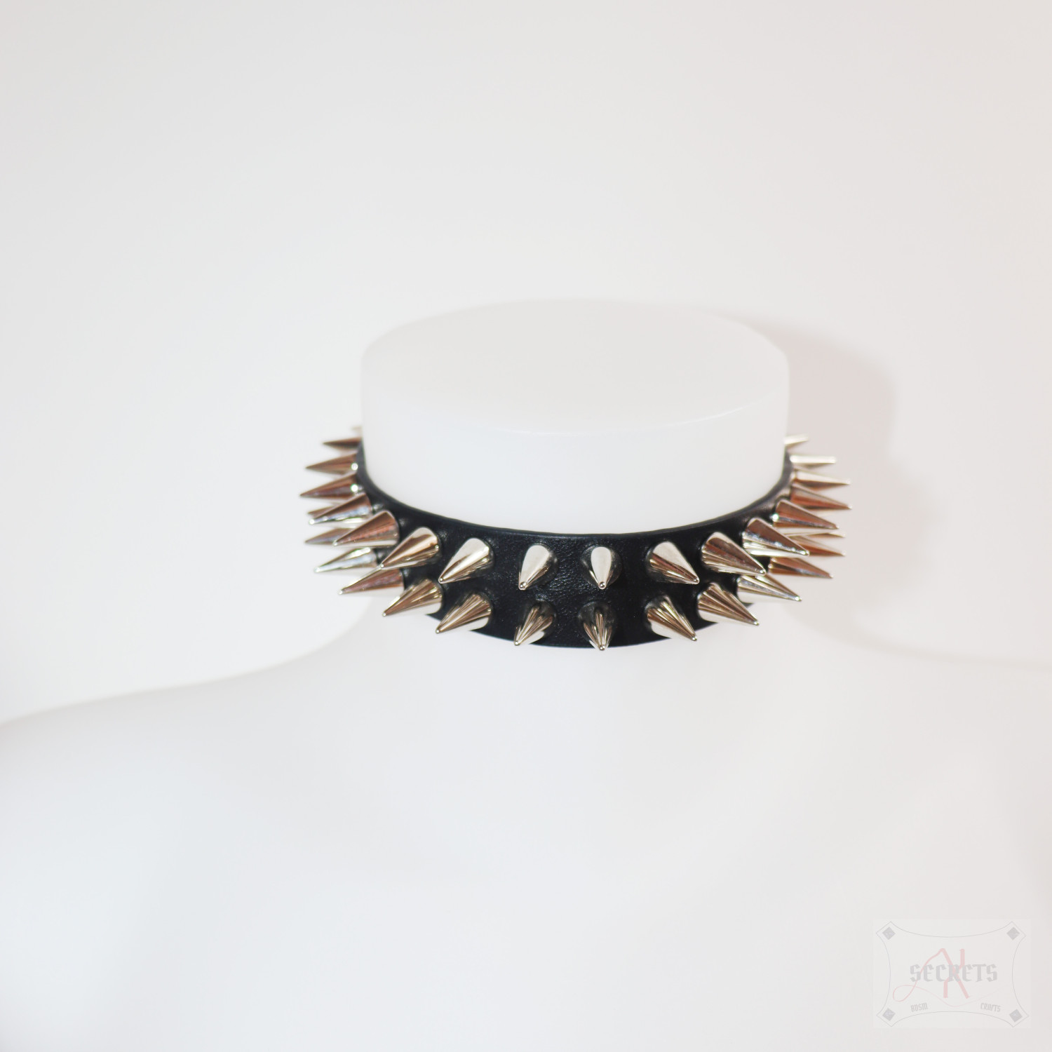 COLLAR SPIKERS