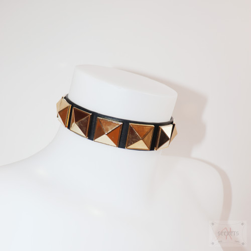COLLAR PYRAMIDS COLLAR PYRAMIDS