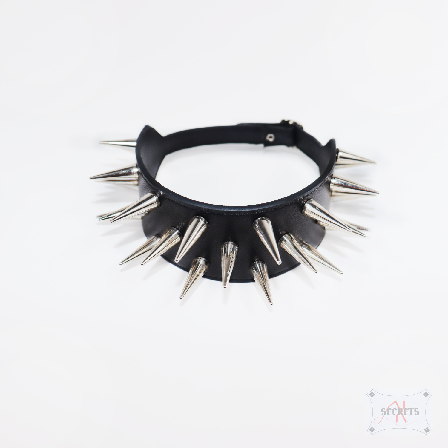 COLLAR MIGHTY HUGH SPIKES