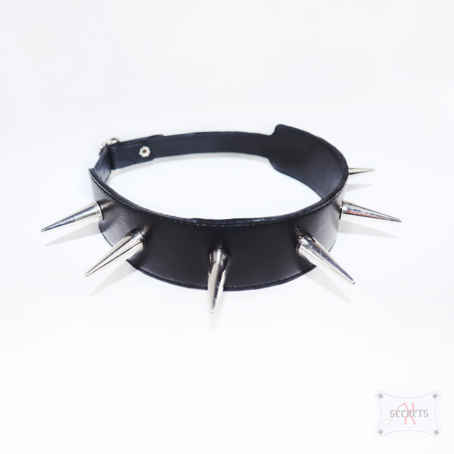 COLLAR HUGH SPIKES