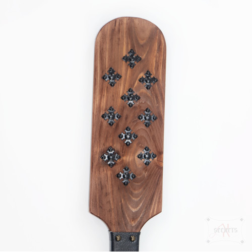 PALA DE MADERA CON CLAVOS PALA DE MADERA CON CLAVOS