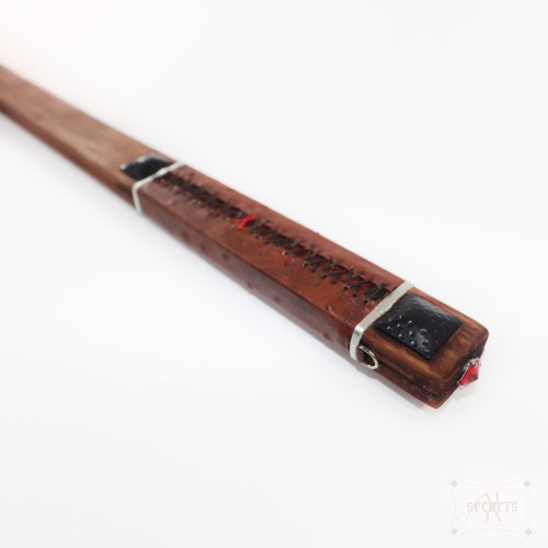 PALA 'NI TOGAI' (PIEL DE AVESTRUZ Y ACABADO MADERA EN CAOBA) PALA 'NI TOGAI' (PIEL DE AVESTRUZ Y ACABADO MADERA EN CAOBA)