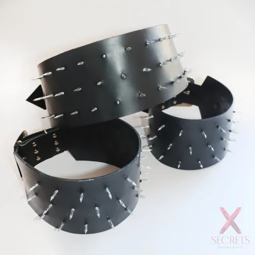 SET CILICIO BDSM: ARNÉS DE TORSO, LIGAS Y MUSLERAS DE CASTIGO EN CUERO SET CILICIO BDSM: ARNÉS DE TORSO, LIGAS Y MUSLERAS DE CASTIGO EN CUERO