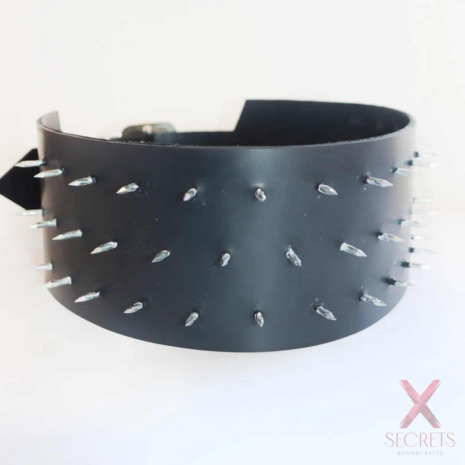 CILICIO DE TORSO BDSM EN CUERO CON PINCHOS DE 20mm (Modo Castigo)