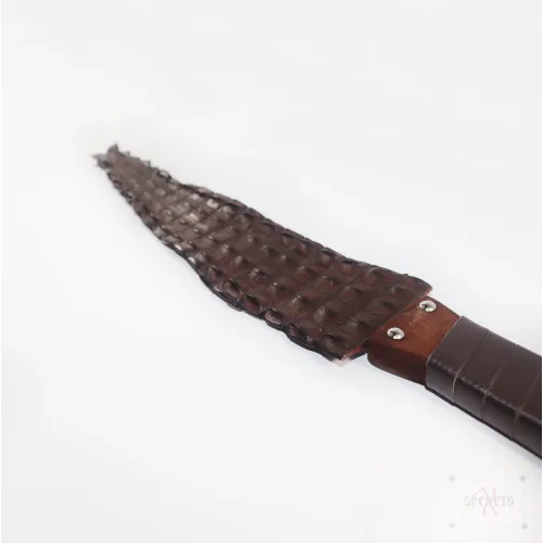 Pala BDSM 'Miss Eva' – Auténtica Cola de Cocodrilo y Madera de Nogal Pala BDSM 'Miss Eva' – Auténtica Cola de Cocodrilo y Madera de Nogal
