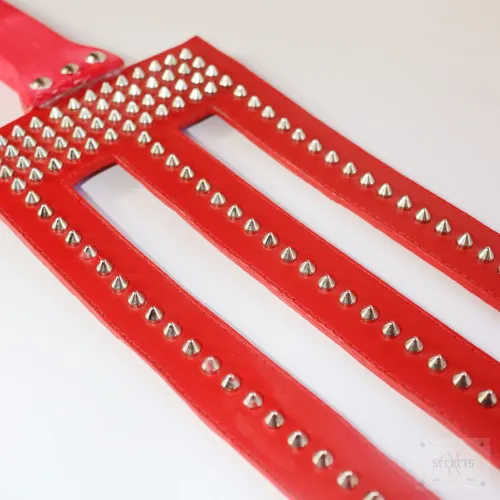 Pala BDSM 'Tridente Spikes' – Cuero, Conos Remachados en ABS y Madera