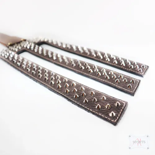 Pala BDSM 'Tridente Conos' – Cuero Marrón Chocolate Pala BDSM 'Tridente Conos' – Cuero Marrón Chocolate