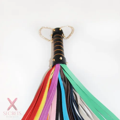 FLOGGER DE CUERO EDICIÓN LIMITADA "ORGULLO" (Sólo 10Uds) CON DETALLES EN ORO FLOGGER DE CUERO EDICIÓN LIMITADA "ORGULLO" (Sólo 10Uds) CON DETALLES EN ORO