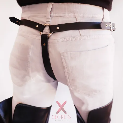 TANGA DE CUERO BDSM PARA MUJER (Lencería Artesanal) TANGA DE CUERO BDSM PARA MUJER (Lencería Artesanal)
