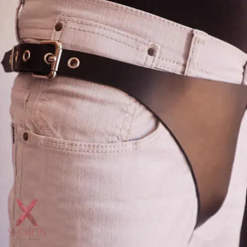 TANGA DE CUERO BDSM PARA MUJER (Lencería Artesanal) TANGA DE CUERO BDSM PARA MUJER (Lencería Artesanal)