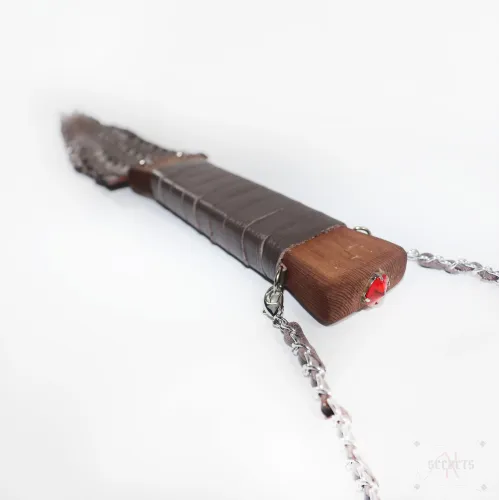 Pala BDSM 'Miss Eva' – Auténtica Cola de Cocodrilo y Madera de Nogal Pala BDSM 'Miss Eva' – Auténtica Cola de Cocodrilo y Madera de Nogal