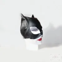 Máscara BDSM 'Catwoman' en Cuero Anatómicamente Adaptable y Detalles en Charol Máscara BDSM 'Catwoman' en Cuero Anatómicamente Adaptable y Detalles en Charol