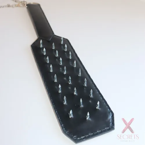 PALA DE SPANKING BDSM EN CUERO CON PINCHOS (Costura Artesanal) PALA DE SPANKING BDSM EN CUERO CON PINCHOS (Costura Artesanal)