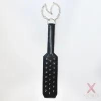 PALA DE SPANKING BDSM EN CUERO CON PINCHOS (Costura Artesanal) PALA DE SPANKING BDSM EN CUERO CON PINCHOS (Costura Artesanal)