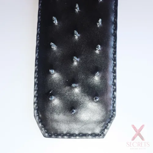 PALA DE SPANKING BDSM EN CUERO CON PINCHOS (Costura Artesanal) PALA DE SPANKING BDSM EN CUERO CON PINCHOS (Costura Artesanal)