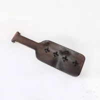 Pala de Spanking Corta en Wengué con Clavos de Estilo Italiano