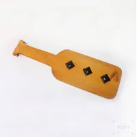 Pala de Spanking 'Lady Kaizen' en Madera Acabado Roble con Clavos: Tributo y Disciplina de Autor