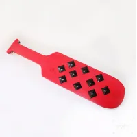 Pala de Spanking 'Joseph' en Madera Roja con Clavos: Tributo y Castigo Medieval Pala de Spanking 'Joseph' en Madera Roja con Clavos: Tributo y Castigo Medieval