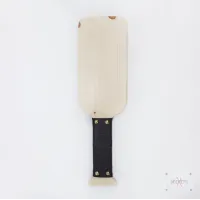 Pala de Spanking Corta en Madera Natural con Empuñadura de Cuero Negro Pala de Spanking Corta en Madera Natural con Empuñadura de Cuero Negro