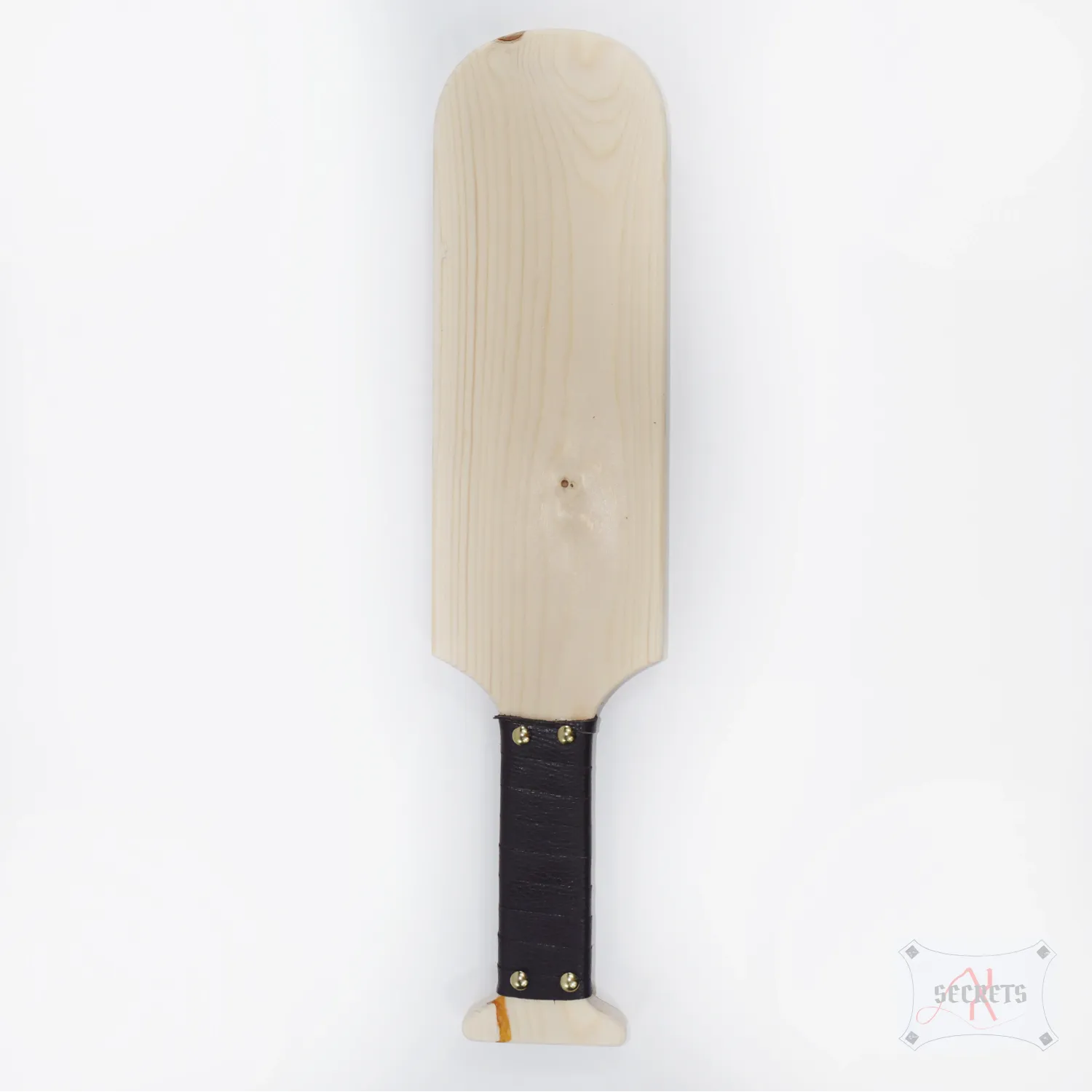 Pala de Spanking Larga en Madera Natural con Empuñadura de Cuero Negro Pala de Spanking Larga en Madera Natural con Empuñadura de Cuero Negro