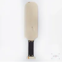 Pala de Spanking Larga en Madera Natural con Empuñadura de Cuero Negro Pala de Spanking Larga en Madera Natural con Empuñadura de Cuero Negro
