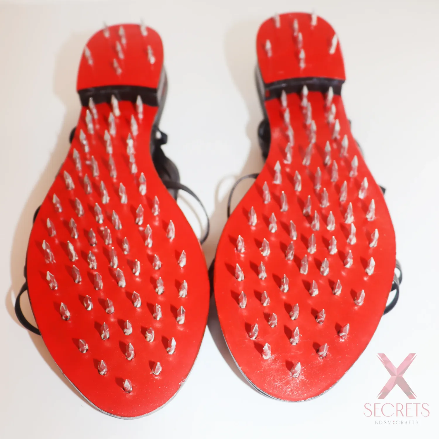 SANDALIAS PLANAS DE TRAMPLING CON PINCHOS DE 20mm EN SUELA PERSONALIZABLE SANDALIAS PLANAS DE TRAMPLING CON PINCHOS DE 20mm EN SUELA PERSONALIZABLE