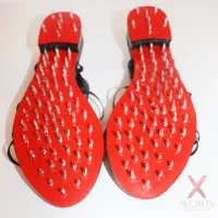 SANDALIAS PLANAS DE TRAMPLING CON PINCHOS DE 20mm EN SUELA PERSONALIZABLE