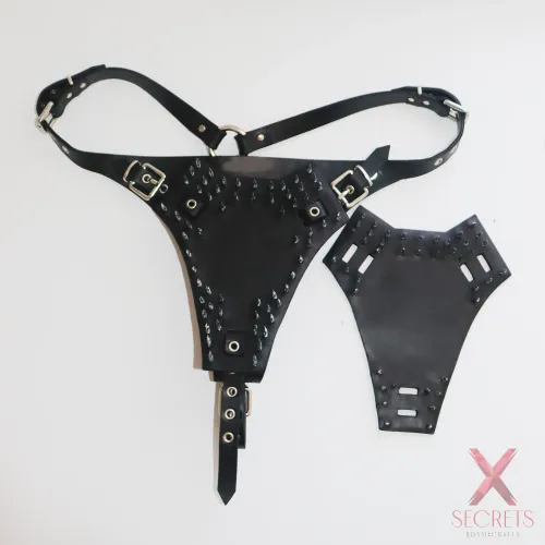 ARNES STRAP-ON DE CUERO MODULAR CON ESCUDOS MASOQUISTAS DE PINCHOS (20mm) ARNES STRAP-ON DE CUERO MODULAR CON ESCUDOS MASOQUISTAS DE PINCHOS (20mm)