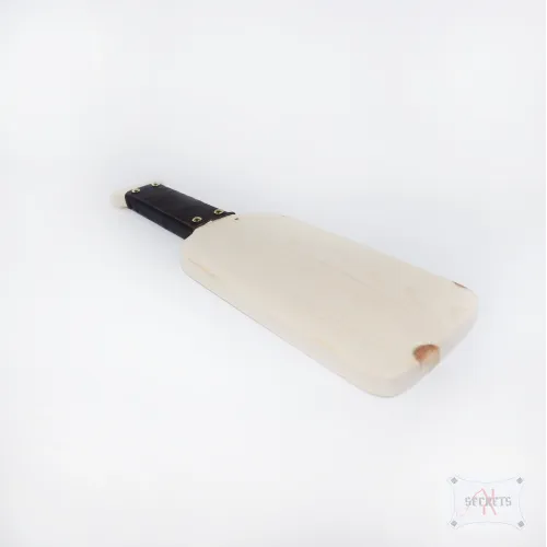 Pala de Spanking Corta en Madera Natural con Empuñadura de Cuero Negro Pala de Spanking Corta en Madera Natural con Empuñadura de Cuero Negro