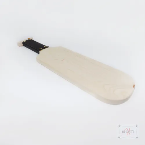 Pala de Spanking Larga en Madera Natural con Empuñadura de Cuero Negro Pala de Spanking Larga en Madera Natural con Empuñadura de Cuero Negro