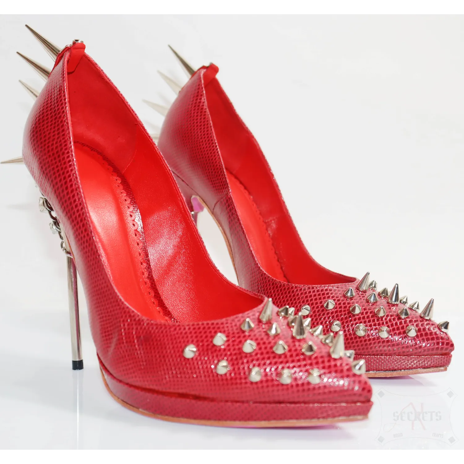 Zapatos de Tacón 'Lady Fénix Manhattan Spikes': Piel Exótica y Agresividad Modular 2 en 1